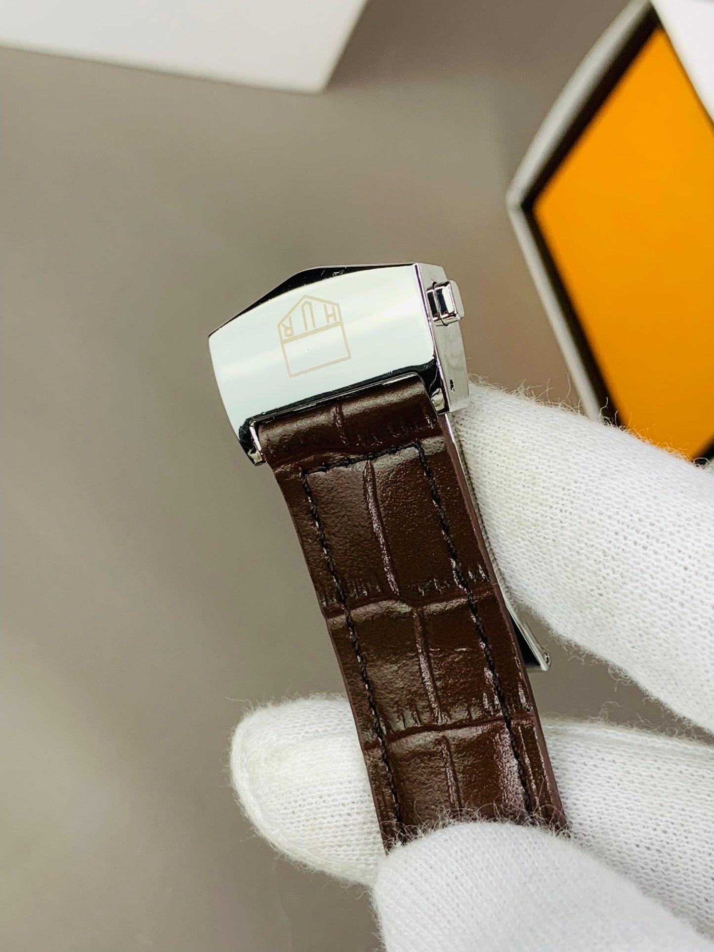TAG Model - Brown White