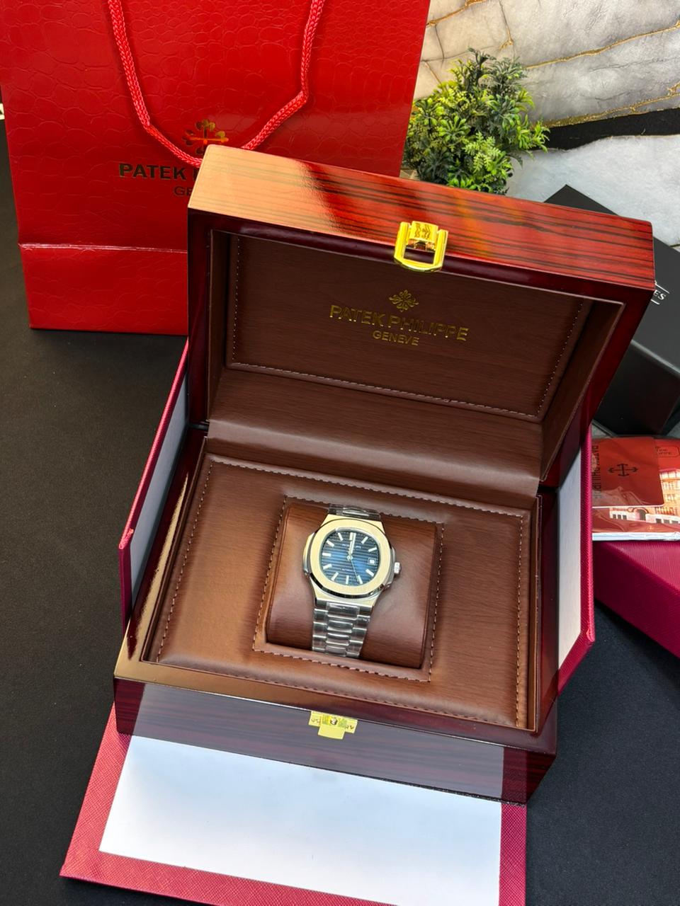 Patek Nautilus Automatic - Master Grade (Tifany)