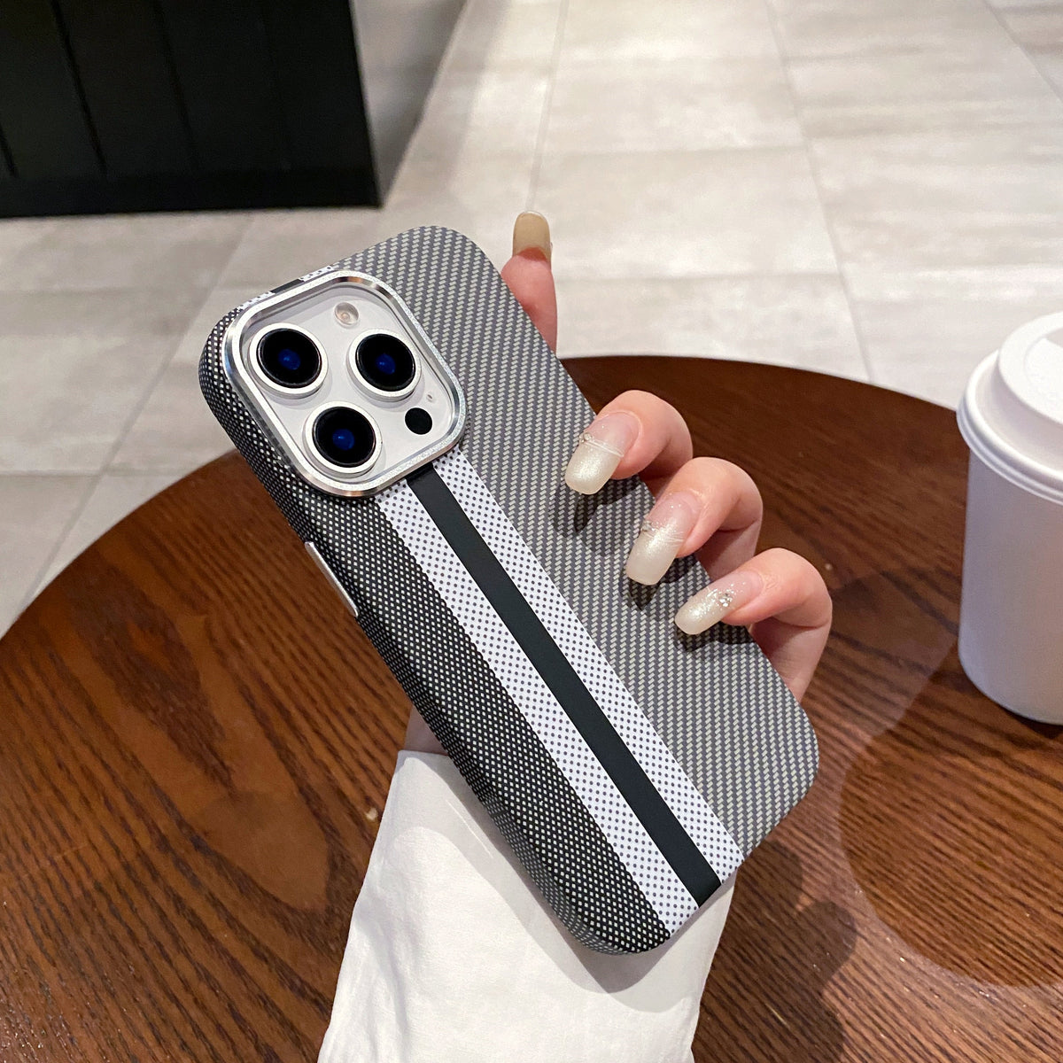 Line Pattern Carbon Fiber Edition Case